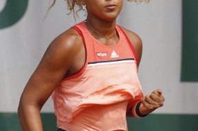 大坂直美回归赛场，挺进下一轮首场状态亮眼，中国队观众沸腾！